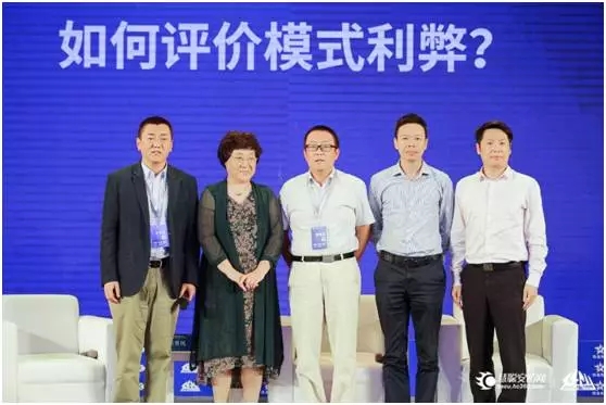 “專注安全、不止于安防，多應(yīng)用場(chǎng)景下安防企業(yè)的發(fā)展策略”論壇參與嘉賓合影.webp.jpg